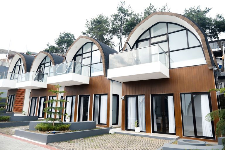 Exterior 12