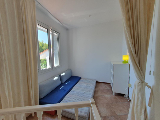 Others 5, Sea Satin Anavyssos, Attica