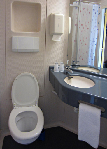 Bathroom 3, Hotel Noctuel Blois Sud, Loir-et-Cher