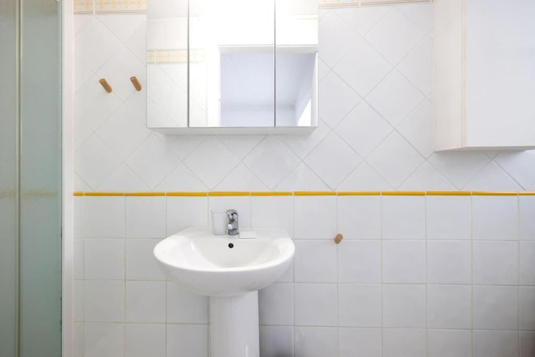 Bathroom 2, Residence Marie-Therese, Gard