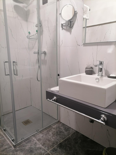 Bathroom 2, B&B Villa Esmeralda, Messina