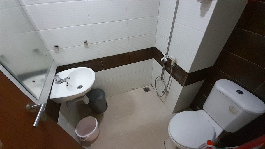 Bathroom 23