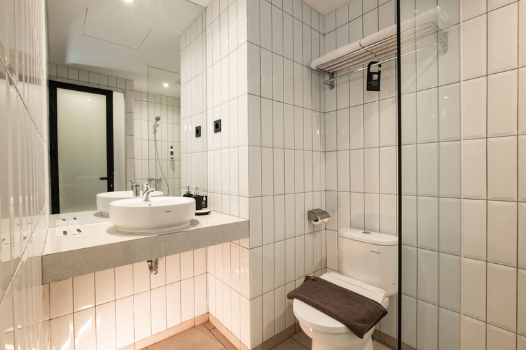 Bathroom 4, ASSA Hotel Semarang, Semarang