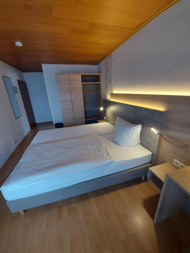 Bedroom 24