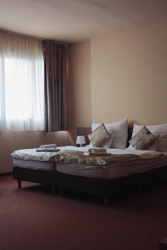 Bedroom 2, Centrooms Eger, Eger