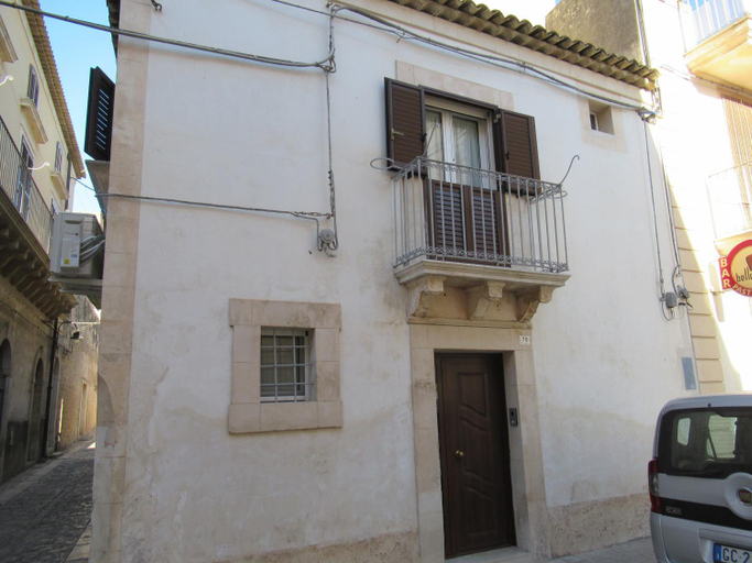 Others 4, L'angoletto, Ragusa
