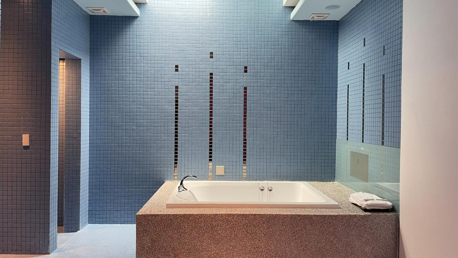 Bathroom 5, You Want Motel, New Taipei City