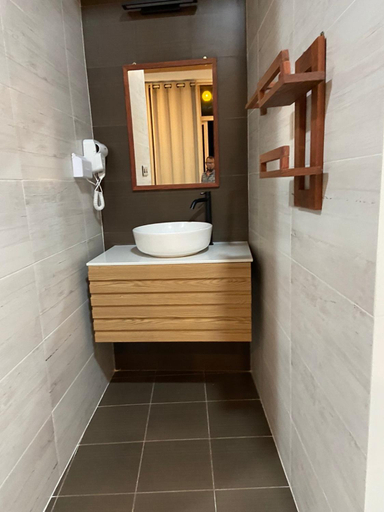 Bathroom 4, Finolhu Beach Guest House, Vaavu Atoll