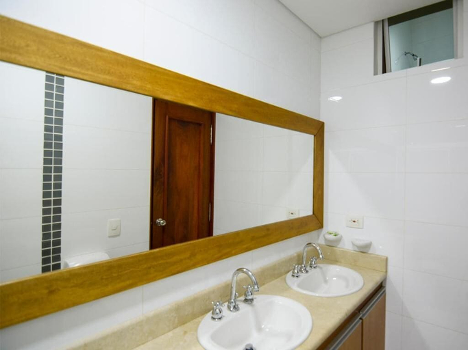 Bathroom 4, Hotel Monarca, Medellín