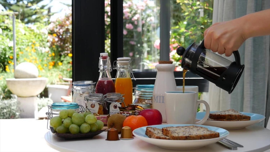 Food & Drinks, Top Floor Bed and Breakfast, Kapiti Coast