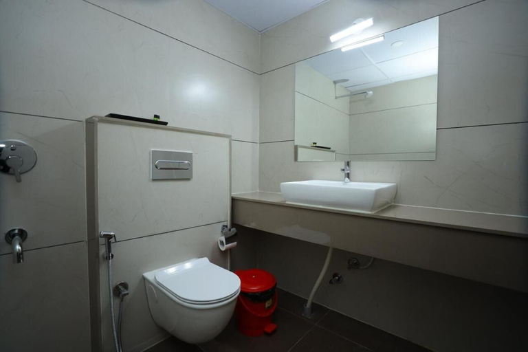 Bathroom 5, Silverkey Hotel Yelahanka, Bangalore