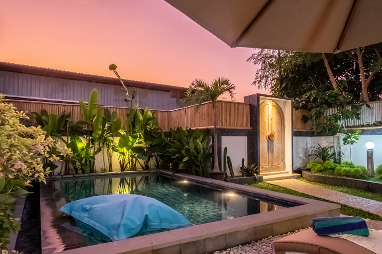 Swimming Pool 25