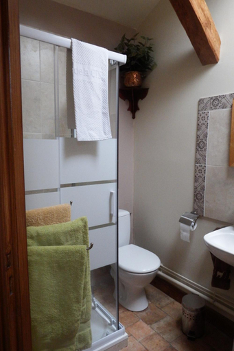 Bathroom 3, Chez Florence et Sylvain de Loudun, Vienne