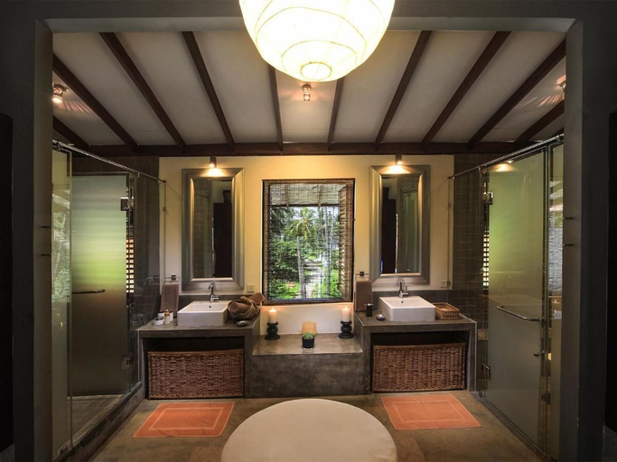 Bathroom 3, Saffron and Blue, Balapitiya