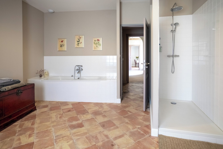 Bathroom 5, ÔVILLAGE, Aude