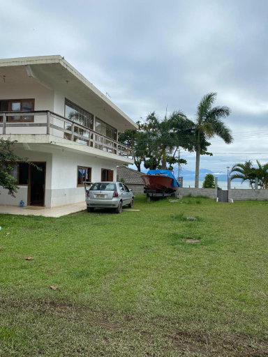 Casa Beira-Mar 10pessoas 3 Suites Terreo - A unica realmente "Pe na Areia" c WiFi, Caraguatatuba