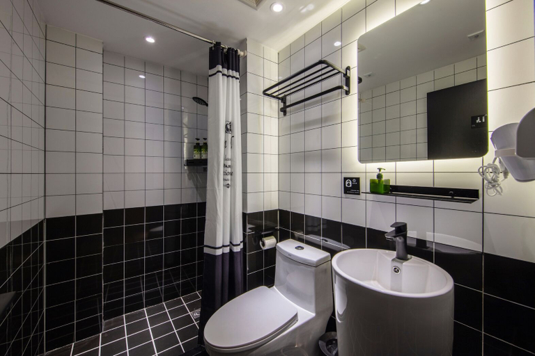 Bathroom 3, Iforest Hostel - Jing'an Temple Metro Station, Shanghai