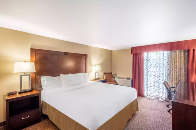 Bedroom 2, Holiday Inn FRISCO by IHG, Summit