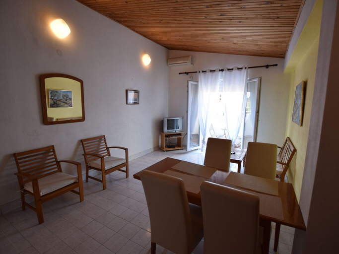 Others 4, Comfortable apartment with balcony, Pag