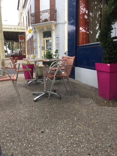 Others, Hotel du Chemin de Fer, Yonne