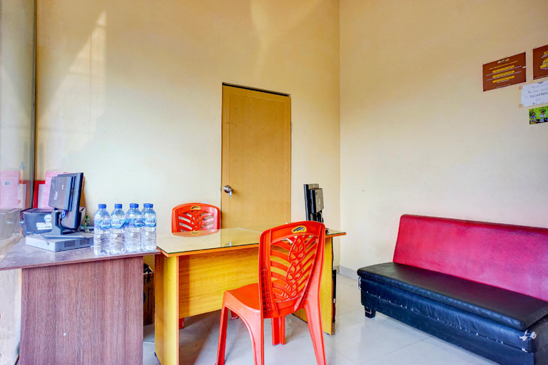 Public Area 2, OYO 93930 Sunny Inn, Medan