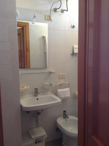 Bedroom 4, Hotel La Rosa, Livorno