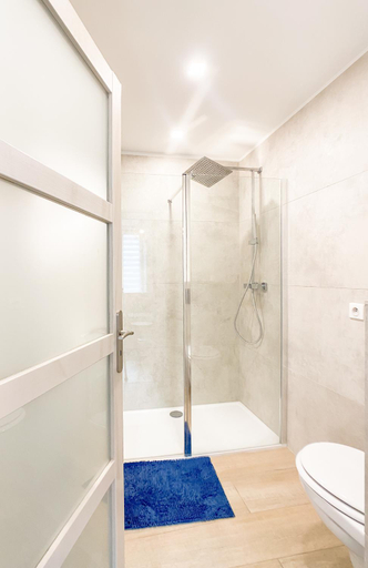 Bathroom 13