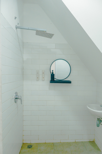 Bathroom 11