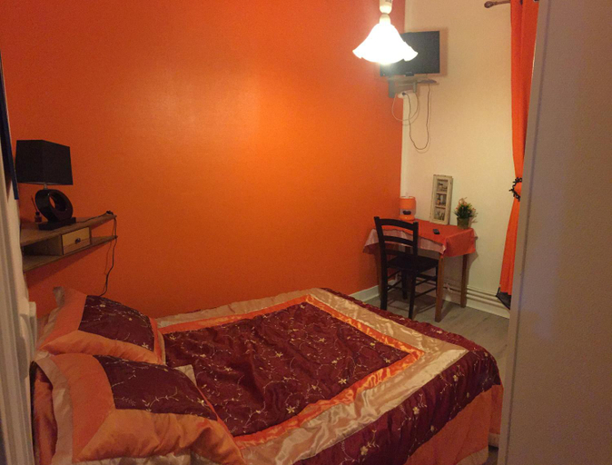 Bedroom 3, Hotel du Chemin de Fer, Yonne