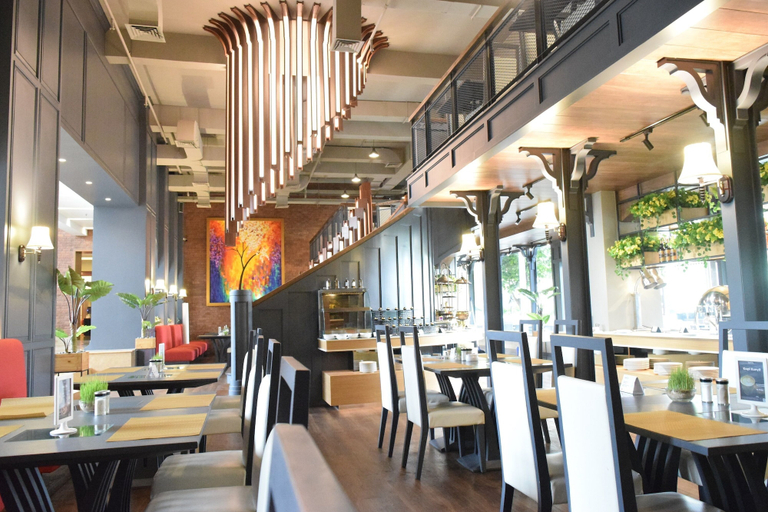 Grand Zuri BSD City - Food & Drinks