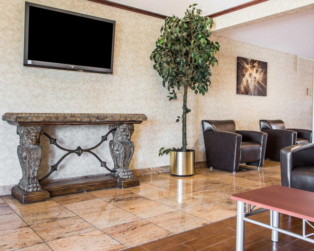 Public Area 2, Quality Inn & Suites Middletown - Franklin, Warren