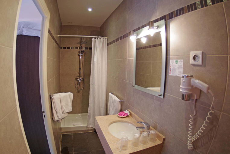 Bathroom 4, Brise de Mer, Corse-du-Sud