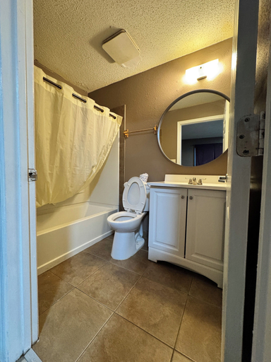 Bathroom 3, Live In Lodge, Douglas