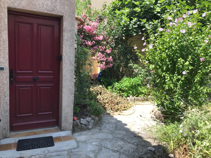 Others 5, Chambre climatisee avec sdb privee dans une villa avec piscine ouverte d'avril a mi octobre, Bouches-du-Rhône
