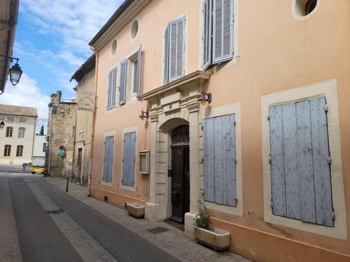Others 2, Le 18 by Benson, Vaucluse