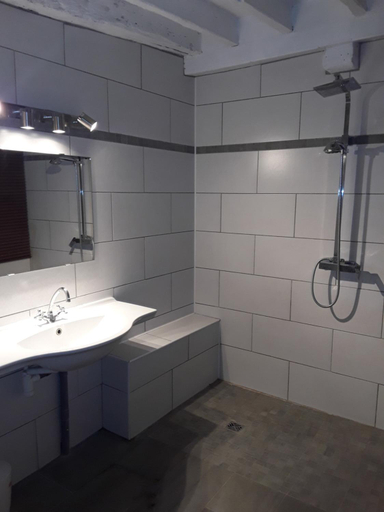 Bathroom 3, ancienne maison des templiers, Eure-et-Loir