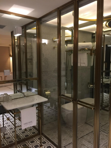 Others 5, Kings Hotel, Kowloon