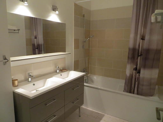 Others 4, Les Studios-Hotel de Sommieres, Gard