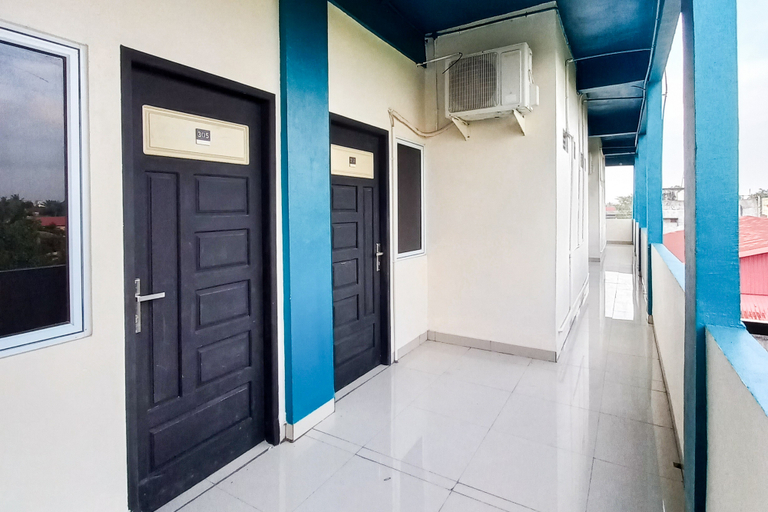 Exterior & Views 2, RedDoorz Syariah @ Wisma Seroja Indah Duri, Bengkalis