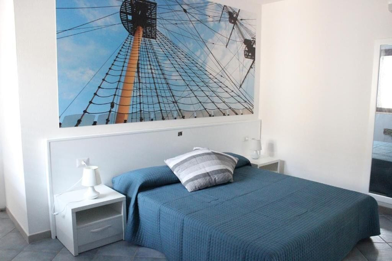 Bedroom 2, Hotel on the promenade of Stintino, Sassari