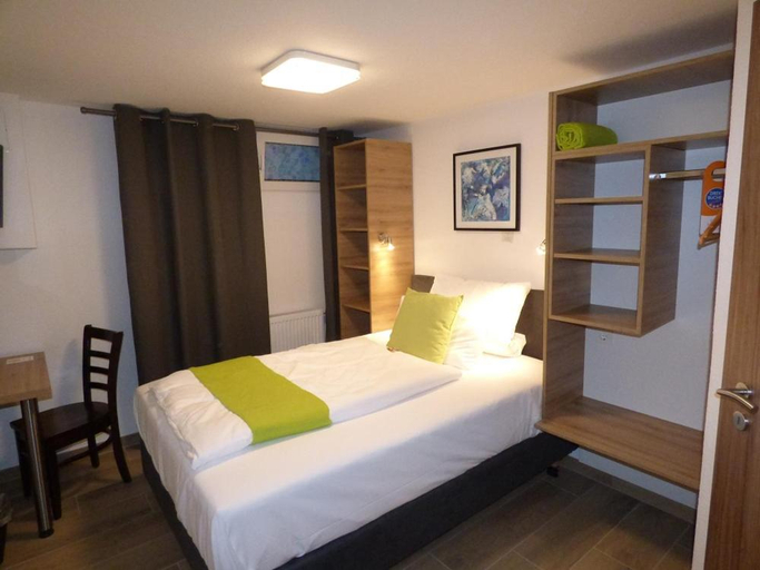 Bedroom 3, Art Inn Hotel Dinslaken, Wesel