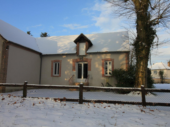 Exterior 12