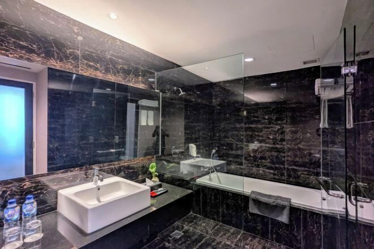 Bathroom 9