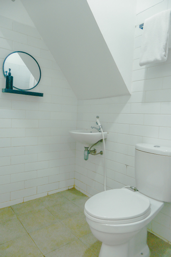 Bathroom 13