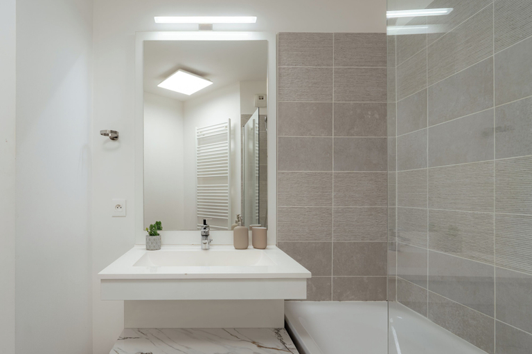 Bathroom 4, Magnifique 3 pièces à Chatillon, Hauts-de-Seine