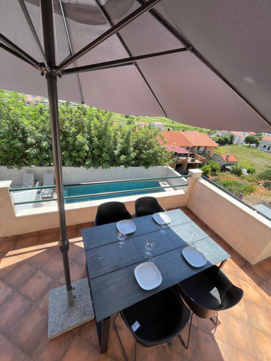 Others 5, Apartments Belic with pool, Jelsa