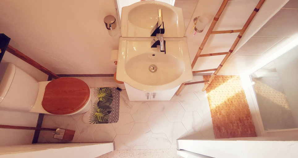 Bathroom 1, Libre a vous ..., Aude