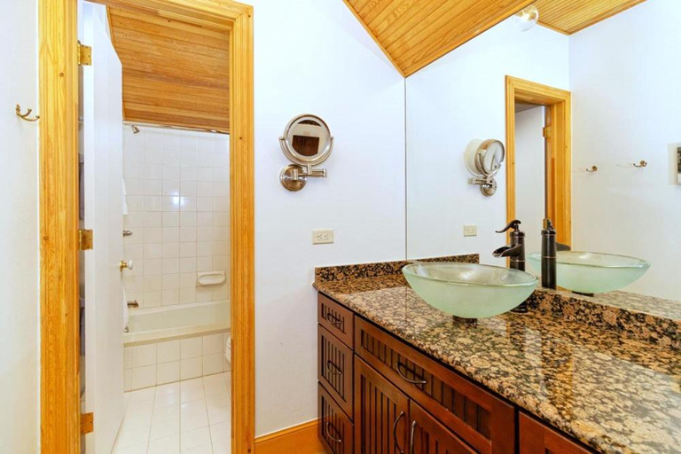 Bathroom 4, Independence Square 210, Beautiful Studio with Kitchenette, Great Location in Downtown Aspen, Pitkin