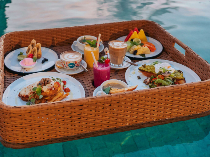 Food & Drinks 30