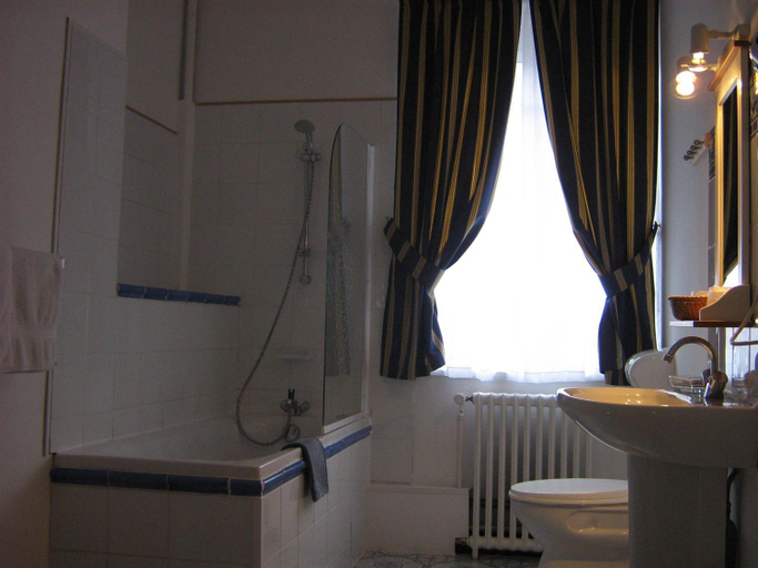 Bathroom 4, L'Art Doize, Nord